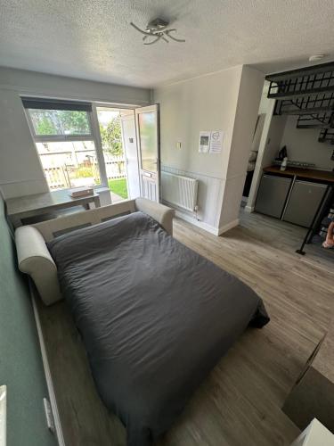 a bedroom with a large bed in a room at Home for 4 In rural Stoke prior 5 mins off the M5 in Stoke Prior