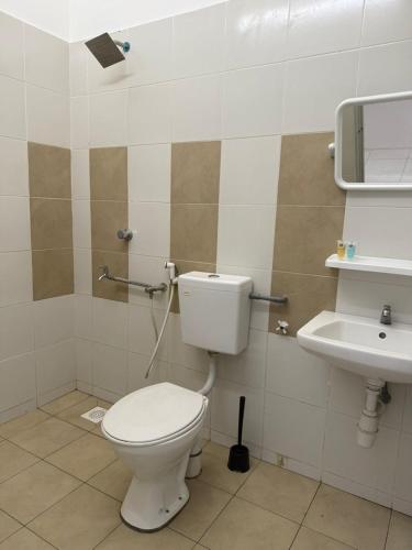a bathroom with a toilet and a sink at 28 Harmoni Homestay, Kamunting in Kamunting