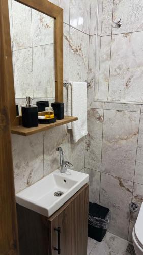 Un baño de Muradland منتجع فيلات الوادي الأخضر