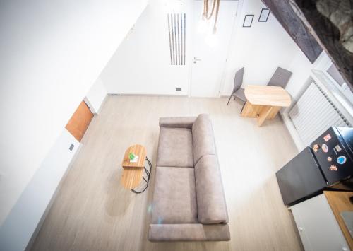 an overhead view of a living room with a couch and a table at Appartamento nel cuore di Torino in Turin
