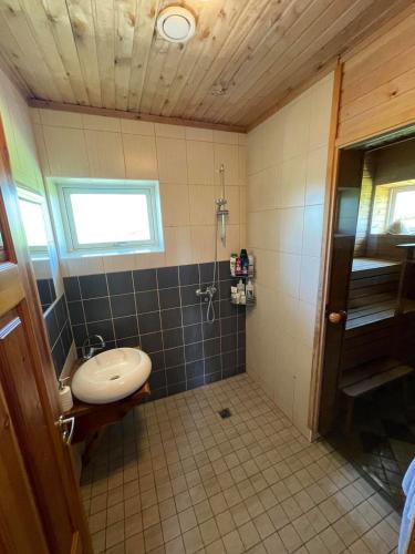 Bilik mandi di Rukki puhkemaja
