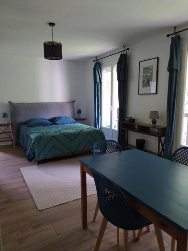 a bedroom with a bed and a table and chairs at studioleyme in Leyme