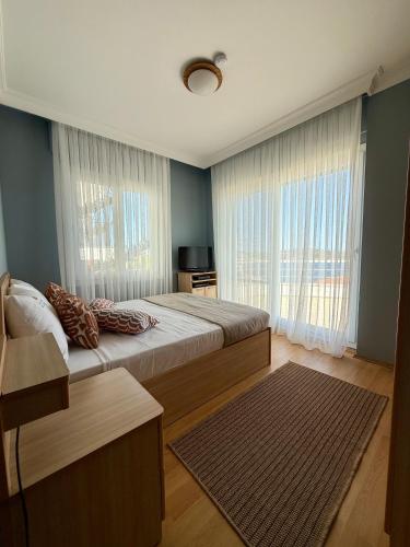 Postel nebo postele na pokoji v ubytování Miromara Hotel Karaburun