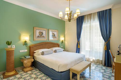 Postel nebo postele na pokoji v ubytování Manzi Hotel & Spa