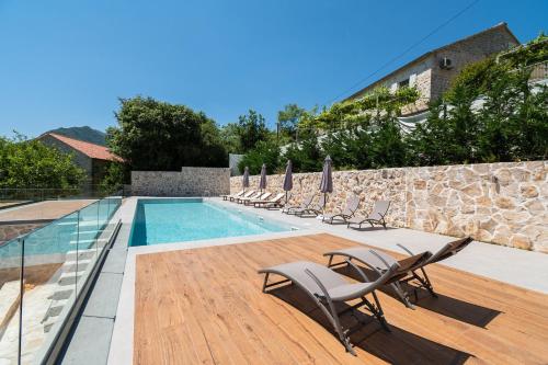 Bazén v ubytování GuestHouse Mrshe Palace nebo v jeho okolí