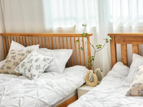Postel nebo postele na pokoji v ubytování HanOn Stay