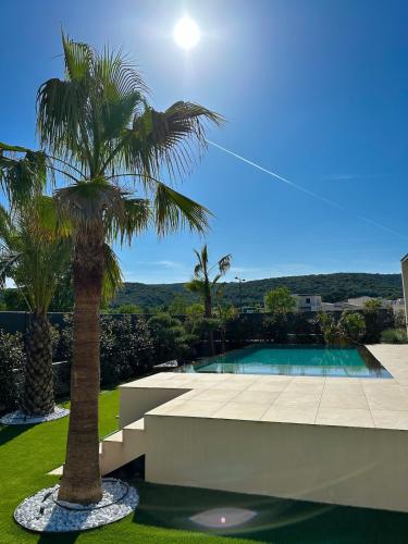 Πισίνα στο ή κοντά στο Magnifique villa contemporaine
