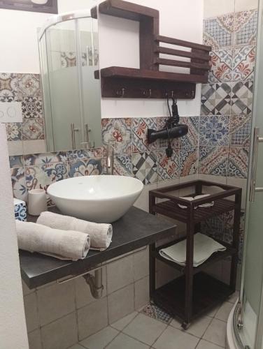 a bathroom with a sink and a mirror at "Da Nina" in Lascari