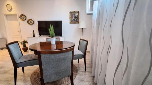 Televízia a/alebo spoločenská miestnosť v ubytovaní Apartment Factory