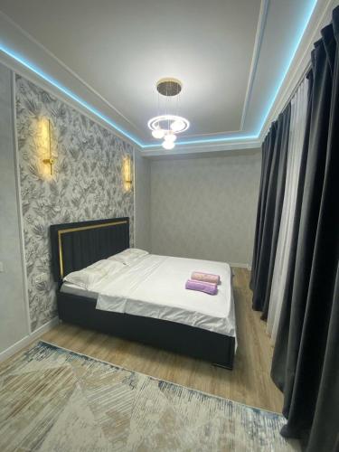 a bedroom with a bed in a room at Апартамент Рахима Плаза2 in Shymkent