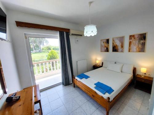 Postel nebo postele na pokoji v ubytování Alexia Apartments & Studios