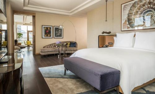 Four Seasons Hotel Dubai International Financial Centre Image