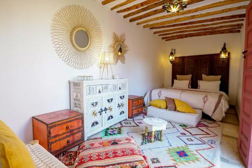Postel nebo postele na pokoji v ubytování Riad Le Limoun and Spa