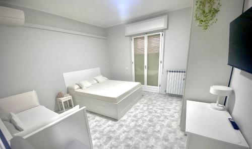 a white room with a bed and a window at Annarè Home in Vasto