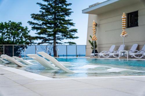 Skyline 11 Apartment - Sea Views & Serenity by the Coast