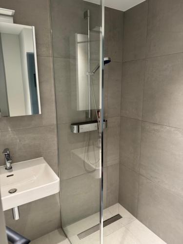 Koupelna v ubytování Rocca Tower Bedroom with private shower & kitchen