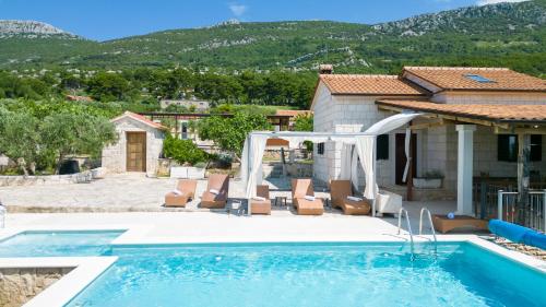 Villa Jure