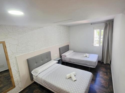 A bed or beds in a room at Apartamento calle de la Cordera, 3