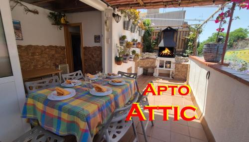 Attic, Walk to Park Güell, Sagrada Familia, Metro nearby