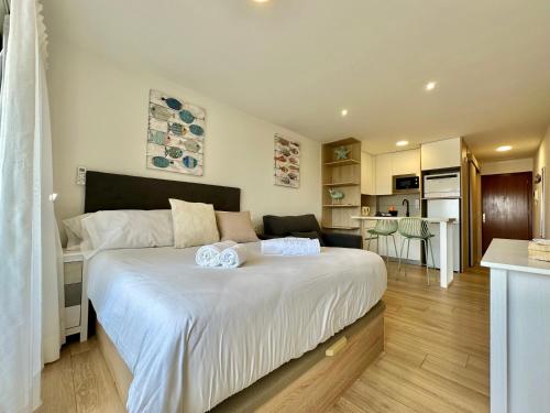 Postel nebo postele na pokoji v ubytování Sea&Pool Central Studio