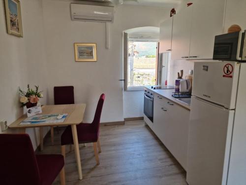 Kuchyň nebo kuchyňský kout v ubytování Apartments Tragurion