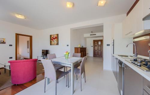 Kuchyň nebo kuchyňský kout v ubytování Apartments Villa YoYo