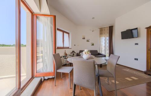TV a/nebo společenská místnost v ubytování Apartments Villa YoYo