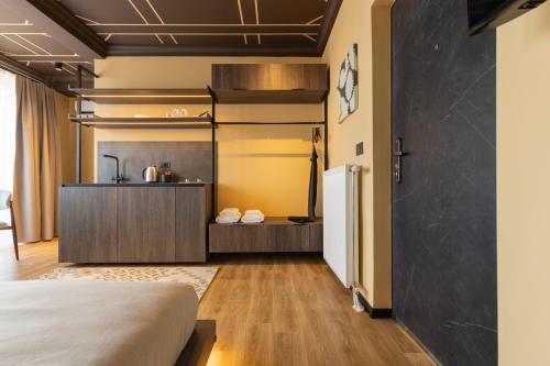 a room with a bed and a kitchen at Agara Stays Prizren in Prizren