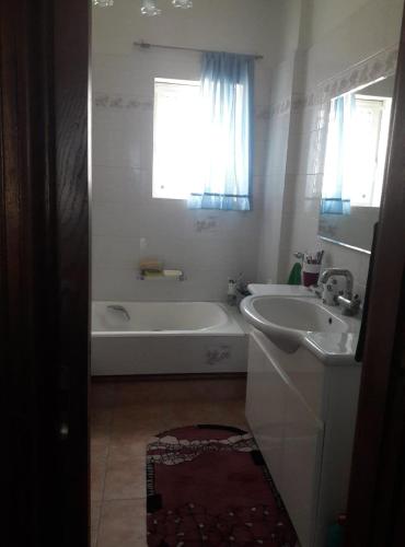 Ένα μπάνιο στο Apartment Monemvasia, Vlassis Home