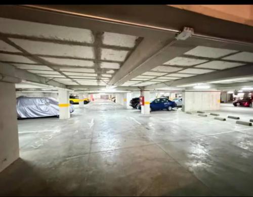 an empty parking garage with cars parked in it at Departamento centro de Zapopan por Auditorio Telmex in Guadalajara