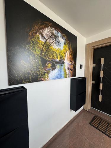 a large painting on a wall in a bathroom at Die Terrassenmaisonette mit Stil in Jesewitz