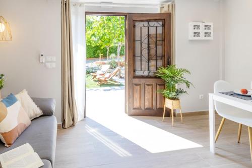 a living room with a door leading to a patio at Apartaments La Cabana in Altafulla