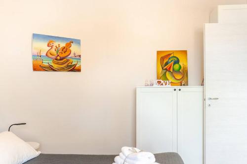 a room with a white cabinet and a painting on the wall at Art&Castle View 5 min from Sigurtà Park in Valeggio sul Mincio