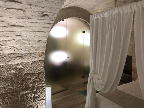a room with a glass door and a curtain at B&B Aurelia in Turi