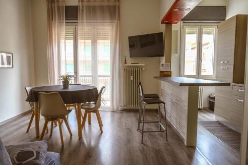a kitchen and dining room with a table and chairs at La casa del Koala in Cuneo