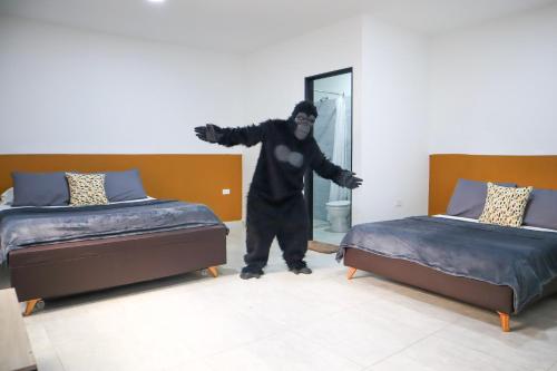 Postel nebo postele na pokoji v ubytování Trip Monkey Origen