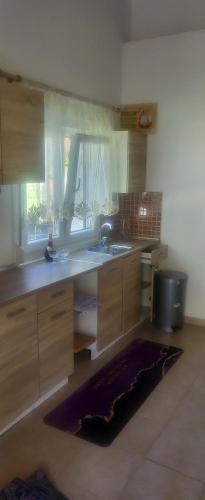 Dapur atau dapur kecil di Pano s house Kalamitsi