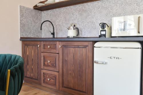 Zámecké Apartmány Marleneにあるキッチンまたは簡易キッチン