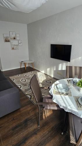 Μια τηλεόραση ή/και κέντρο ψυχαγωγίας στο Marta's apartment