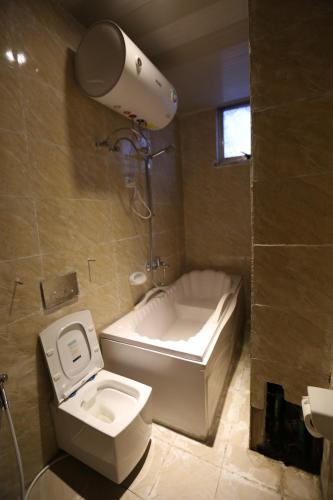 Koupelna v ubytování Kidist 5BR Duplex Apartment