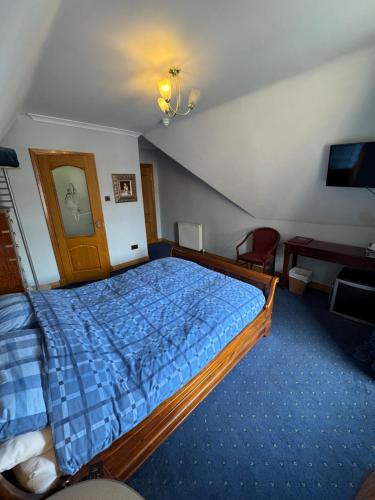 a bedroom with a bed with a blue comforter at The Villa Hamilton in Hamilton