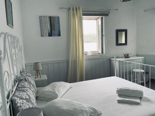 Postel nebo postele na pokoji v ubytování Romantic Stone Villa