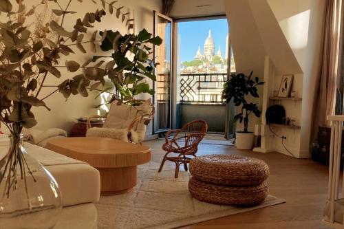 Beautiful kids friendly apartment with Montmartre view