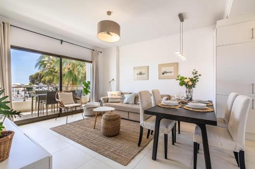 Beachfront Apartment with Sea Views