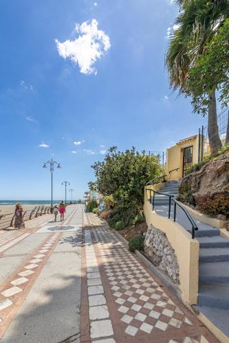Beachfront Apartment with Sea Views