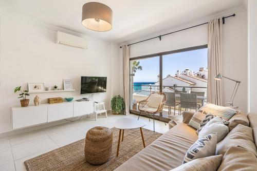 Beachfront Apartment with Sea Views
