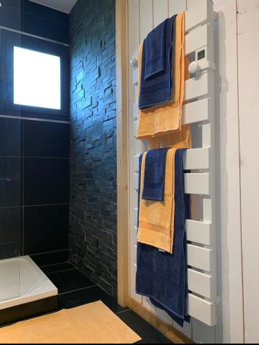 Bilik mandi di Villa Maya Uma