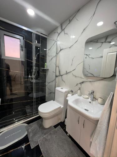 Koupelna v ubytování Apartments Bojku