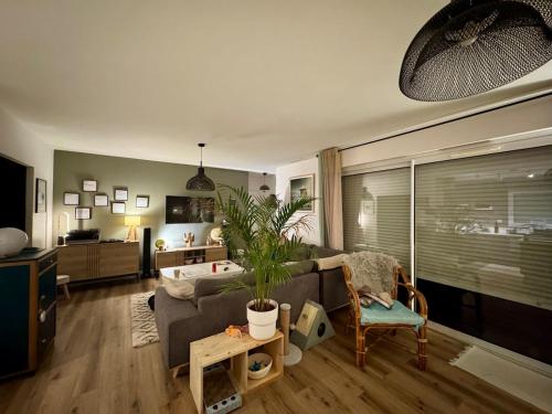 Photo de la galerie de l'établissement Maison confortable avec jardin, à Saint-Agnant