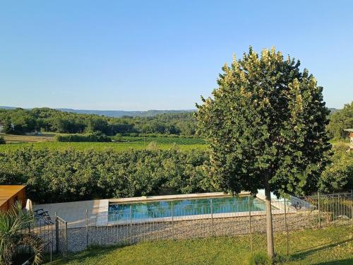 Gite 4 à 5 personnes sur domaine vinicole avec piscine chauffée - Vineyard cottage - heated pool